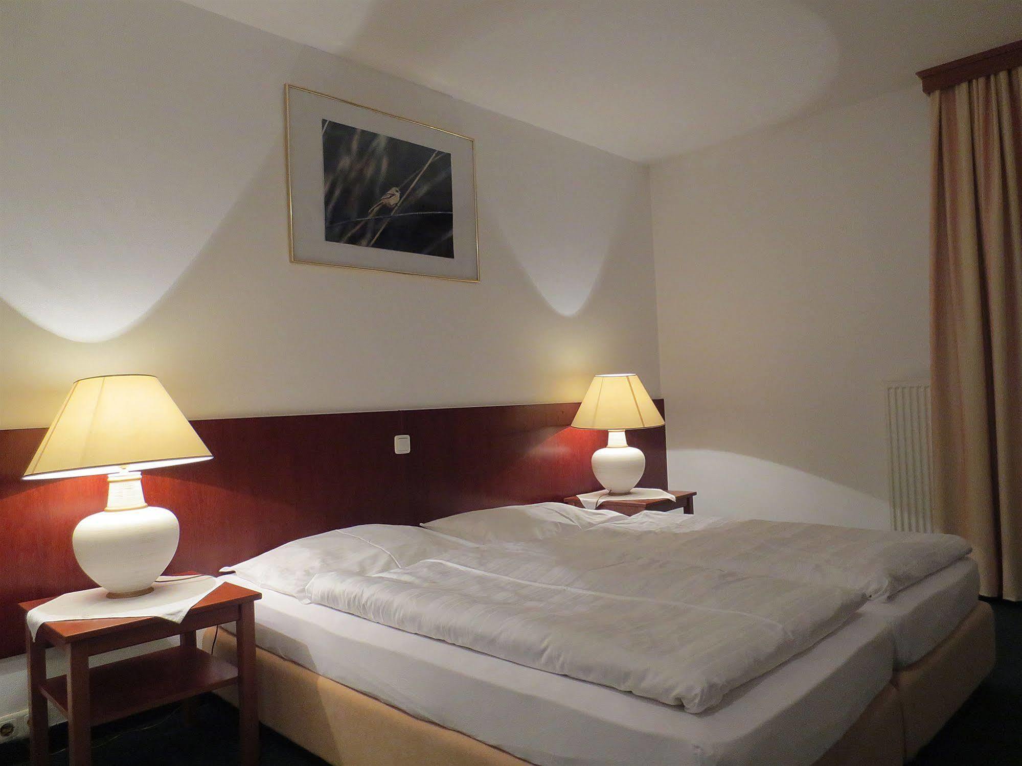 Hotel Zur Post Illmitz Eksteriør bilde
