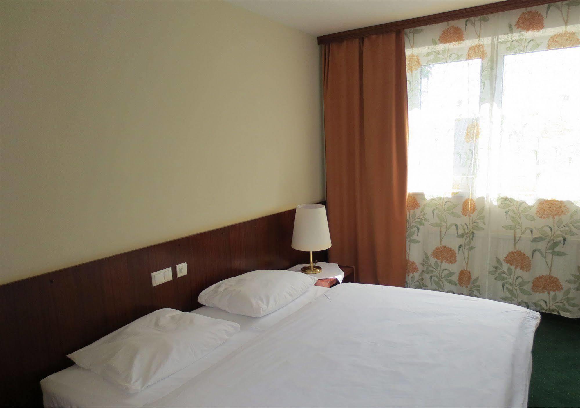 Hotel Zur Post Illmitz Eksteriør bilde