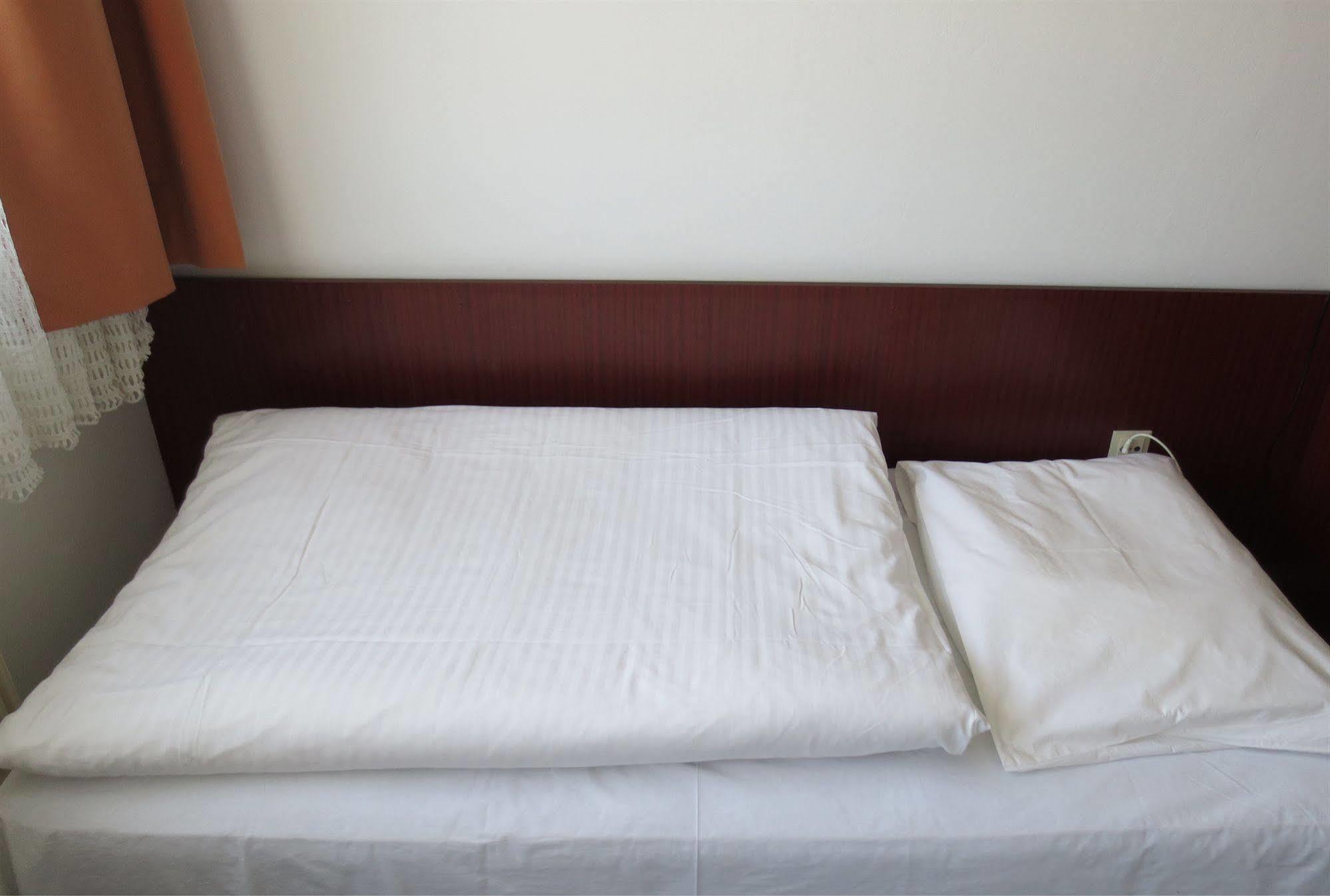 Hotel Zur Post Illmitz Eksteriør bilde