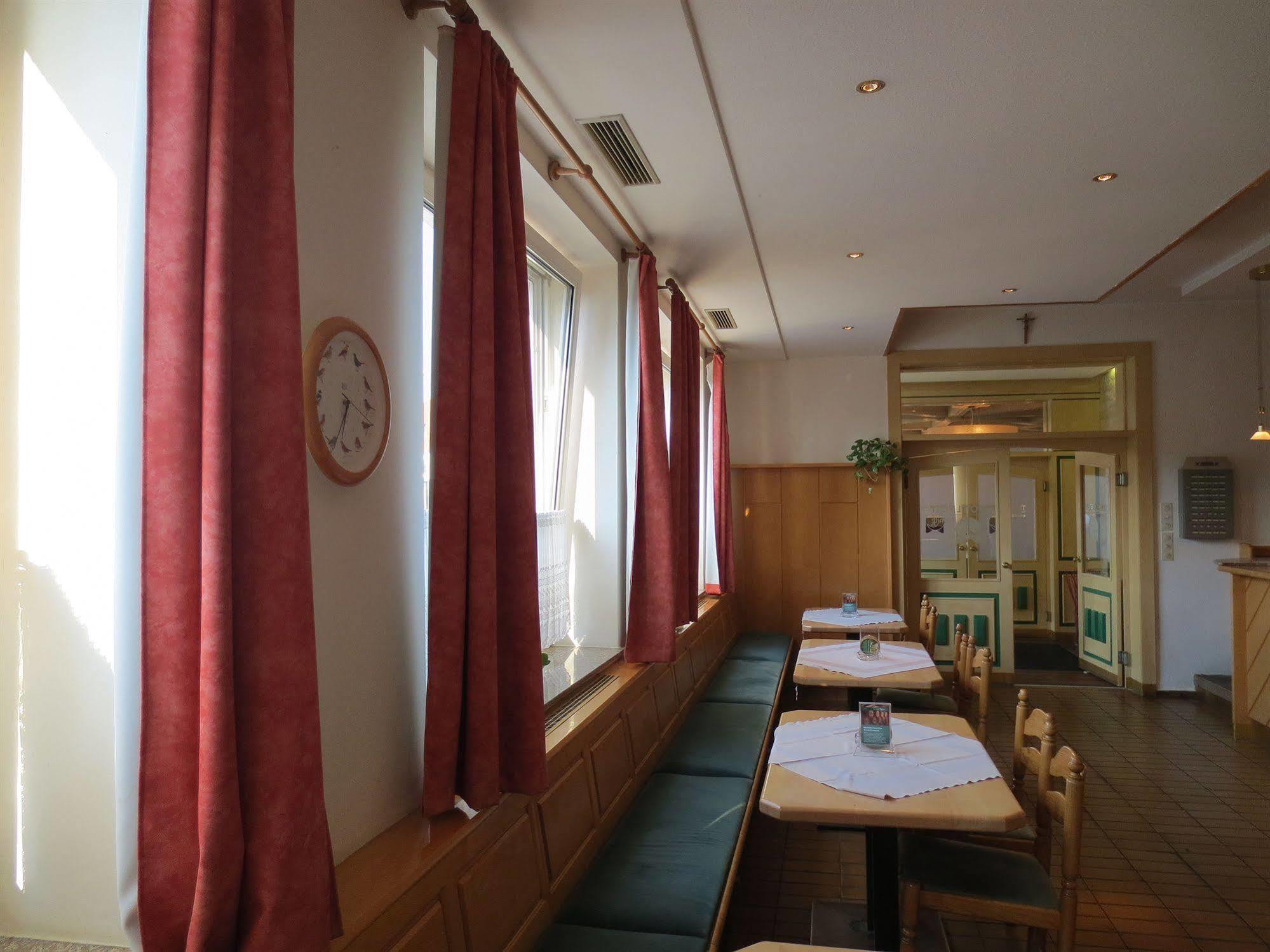 Hotel Zur Post Illmitz Eksteriør bilde