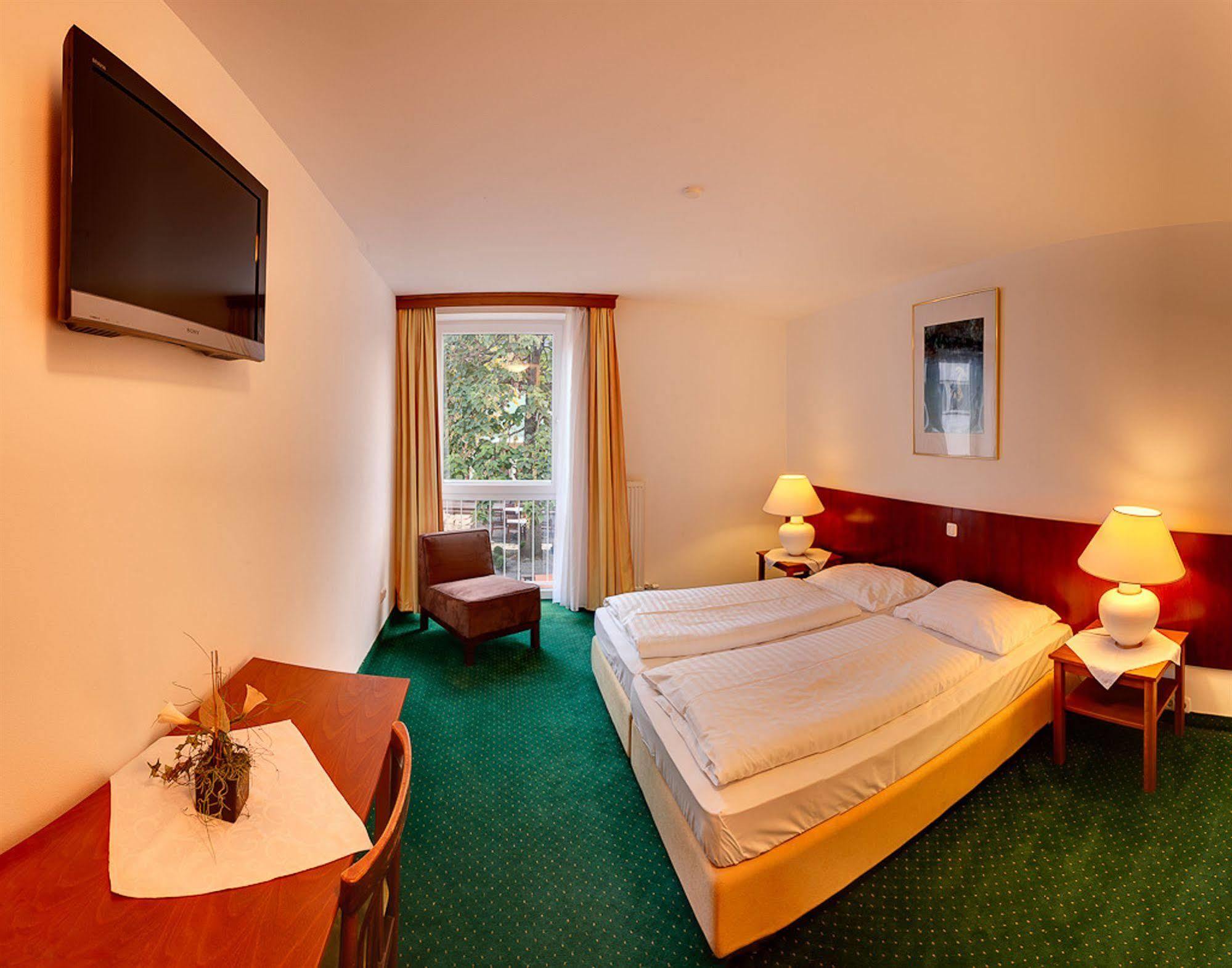 Hotel Zur Post Illmitz Eksteriør bilde